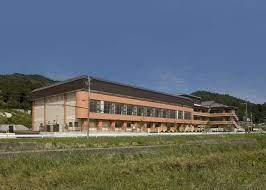 小学校　湖南市立岩根小学校（小学校）まで1966m