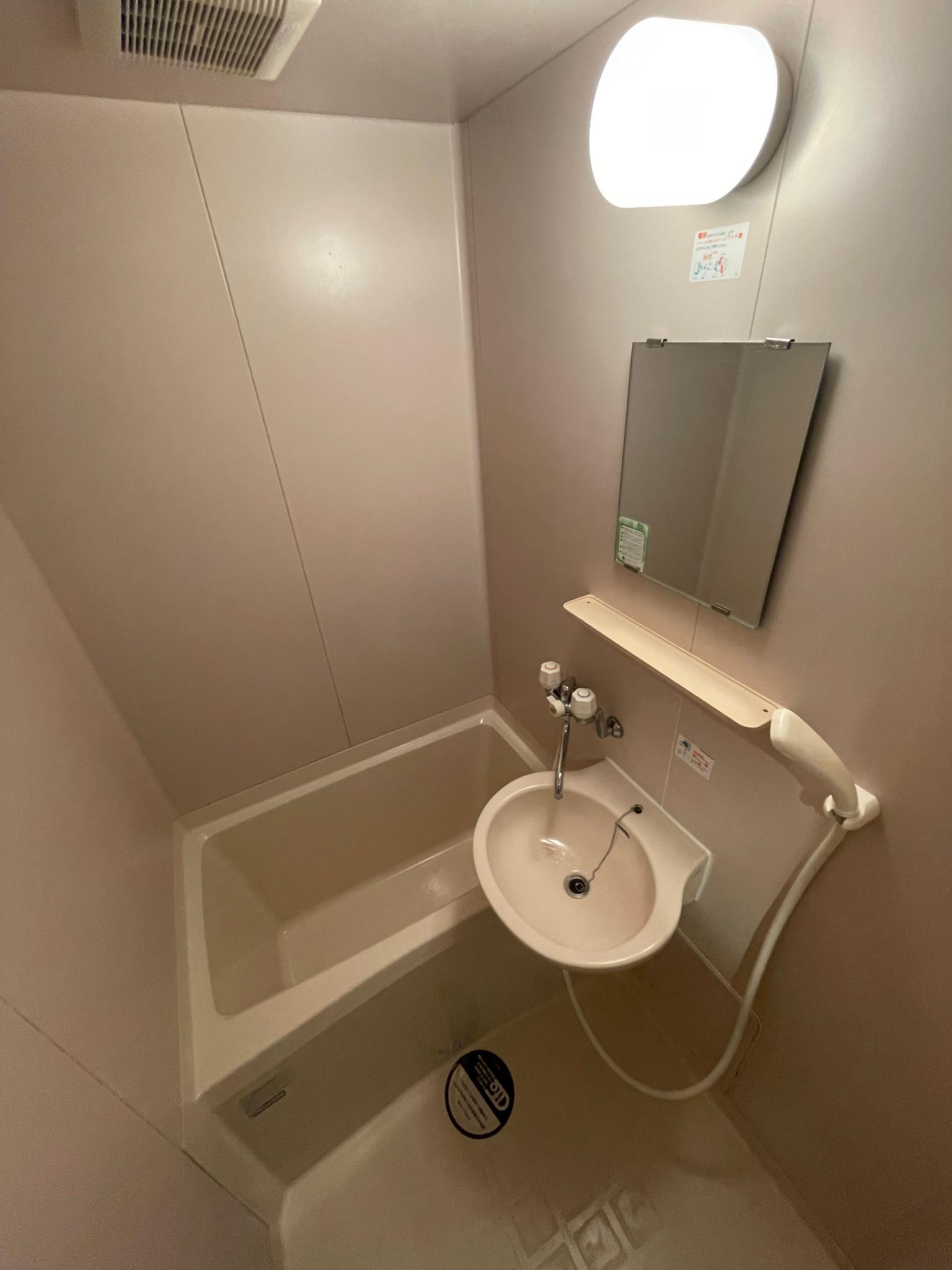 バス・シャワールーム　※現況優先・写真は他号室使用