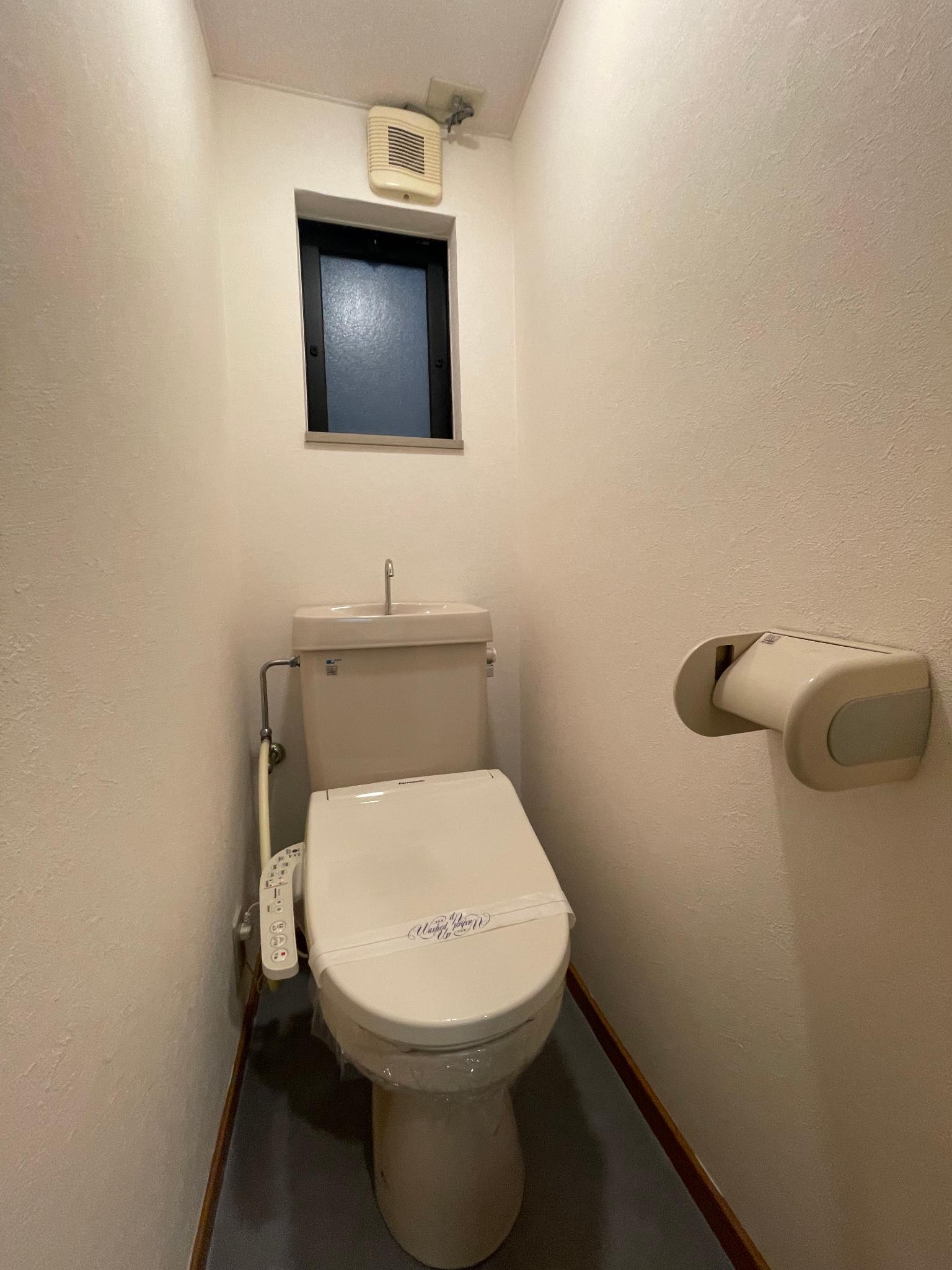 トイレ　※現況優先・写真は他号室使用