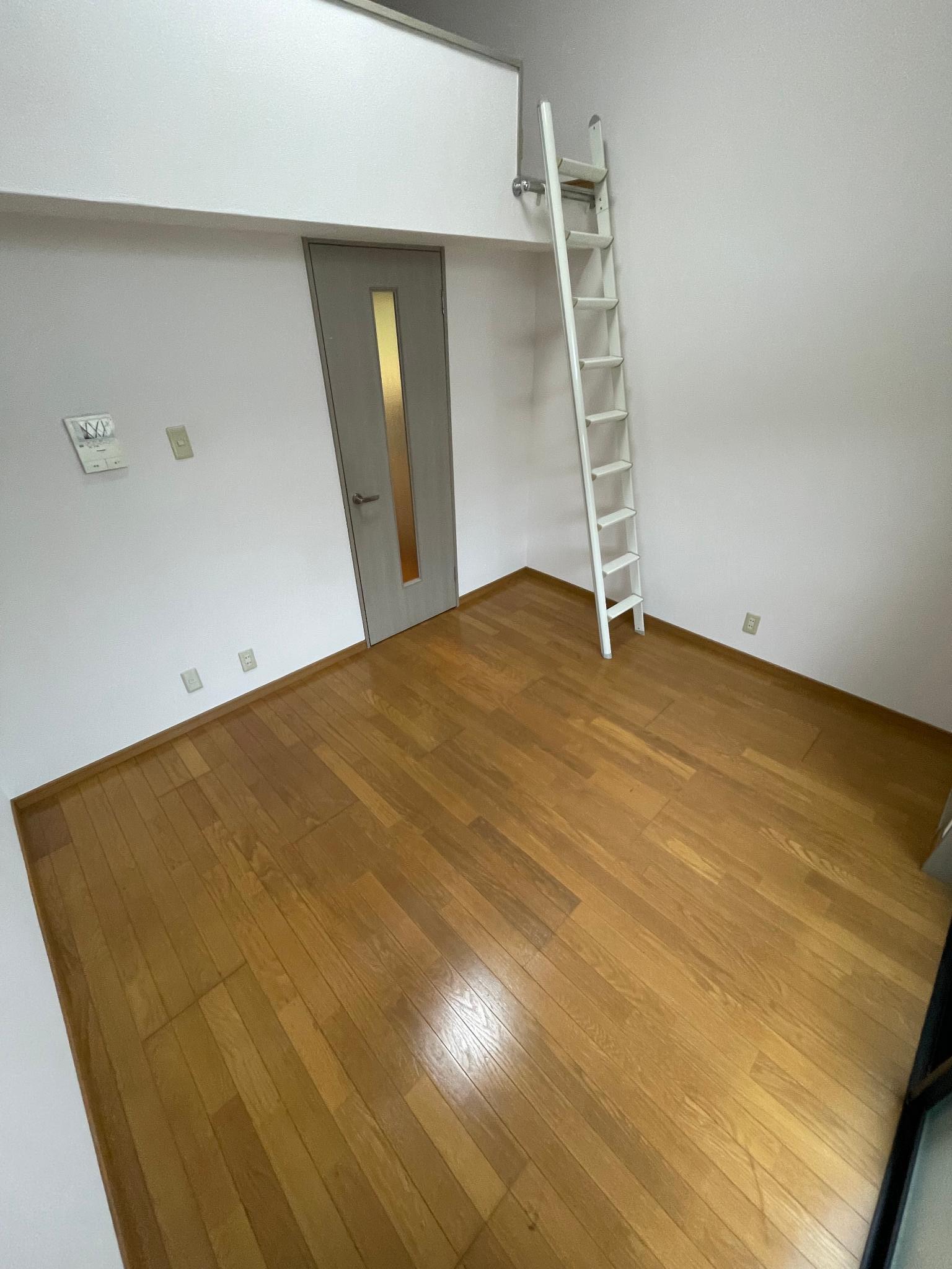 居室・リビング　※現況優先・写真は他号室使用