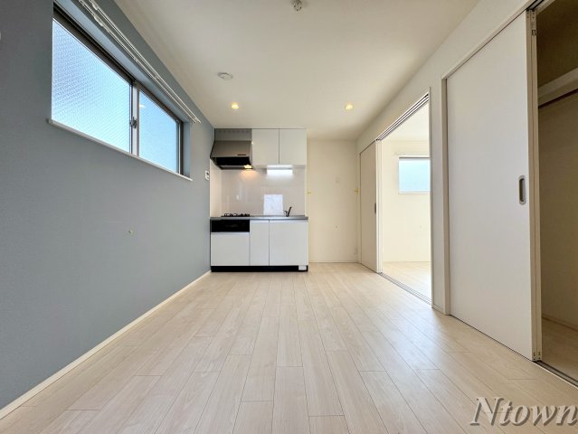 その他　ゆったり過ごせる居間です