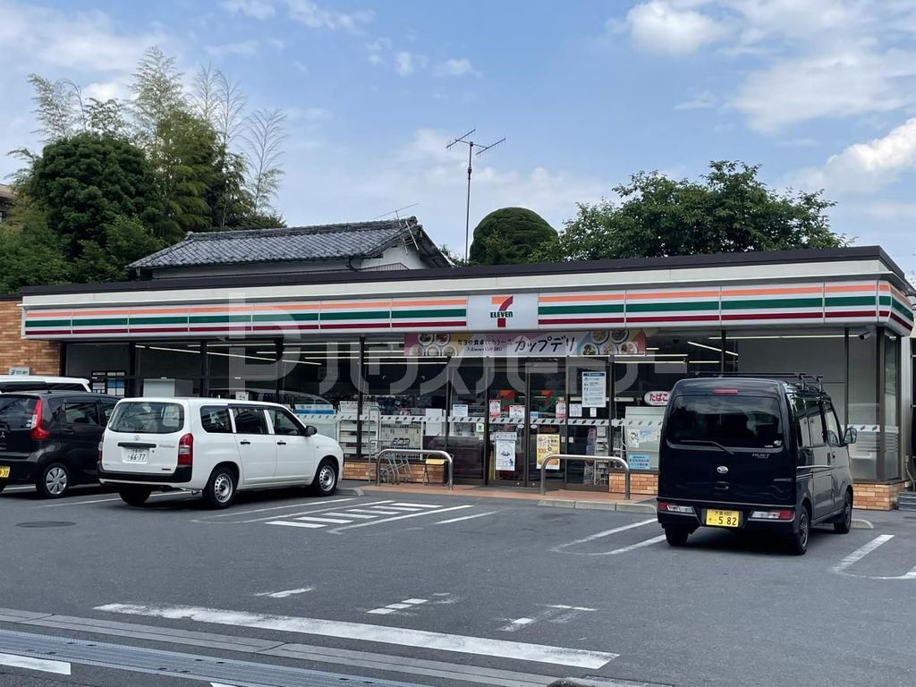 コンビニ　セブン-イレブン さいたま櫛引町1丁目南店（コンビニ）まで410m
