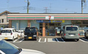 コンビニ　セブンイレブン（コンビニ）まで710m