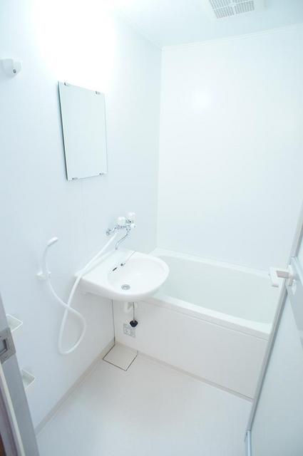 バス・シャワールーム　お風呂もトイレと別なのでゆっくり入れます