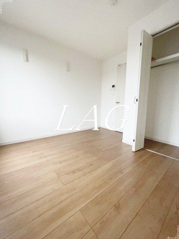 居室・リビング　洋室のお部屋です。（同仕様です。）