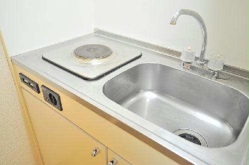 キッチン　電磁調理器は１口です。