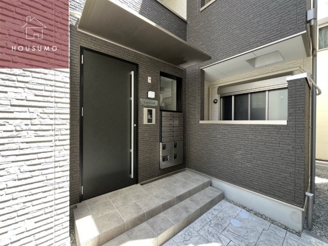 エントランス　落ち着いたエントランスです