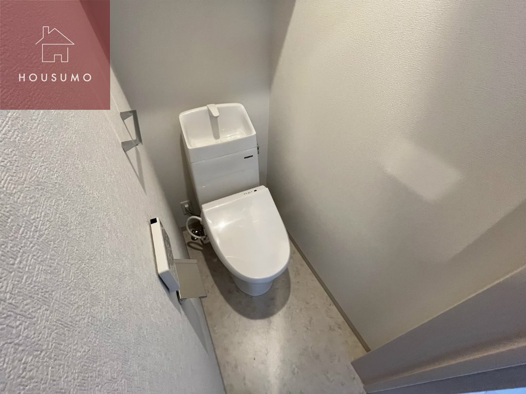 トイレ　落ち着いた色調のトイレです