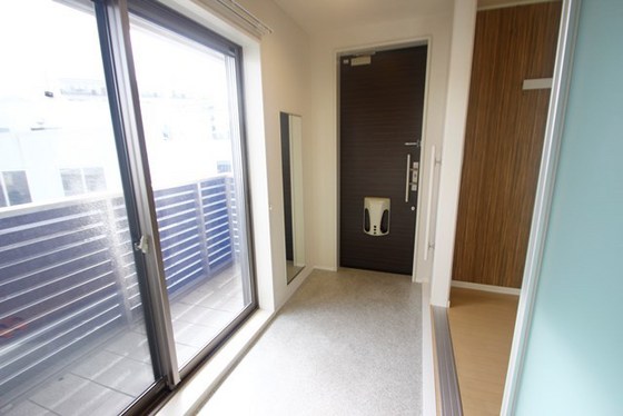 玄関　※別部屋の写真です