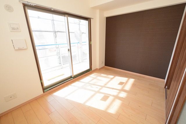 居室・リビング　エアコン付きで快適に過ごせます♪