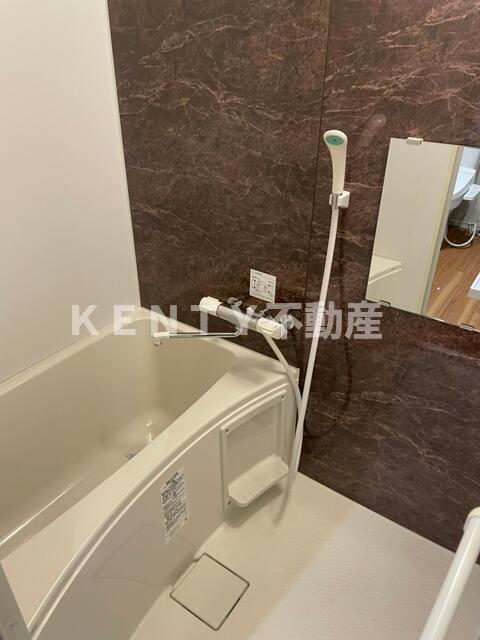 バス・シャワールーム　コンパクトで使いやすいお風呂です