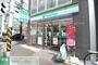 コンビニ　ファミリーマート 横浜西神奈川三丁目店（コンビニ）まで60m