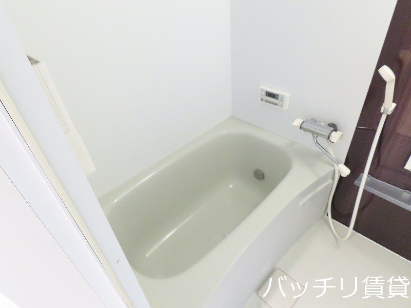 バス・シャワールーム　画像は別号室タイプの為、現状を優先致します。
