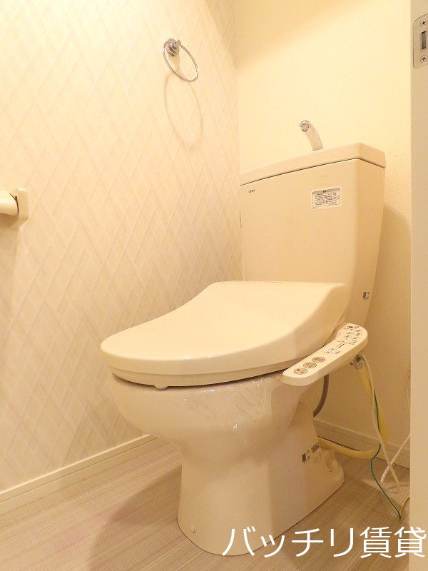 トイレ　画像は別号室タイプの為、現状を優先致します。