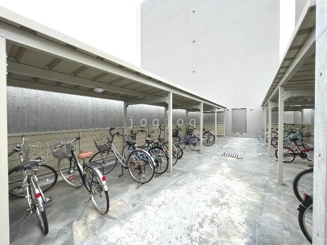 その他共有部分　屋根付き駐輪場