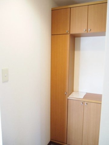 玄関　収納もある玄関です