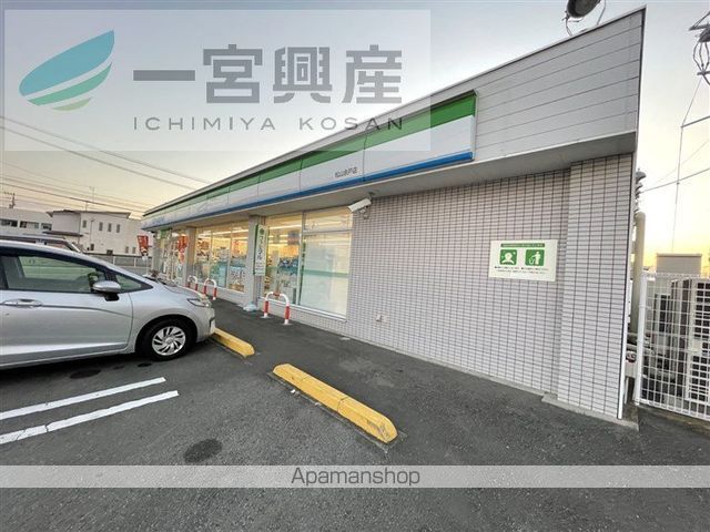 コンビニ　ファミリーマート（コンビニ）まで676m