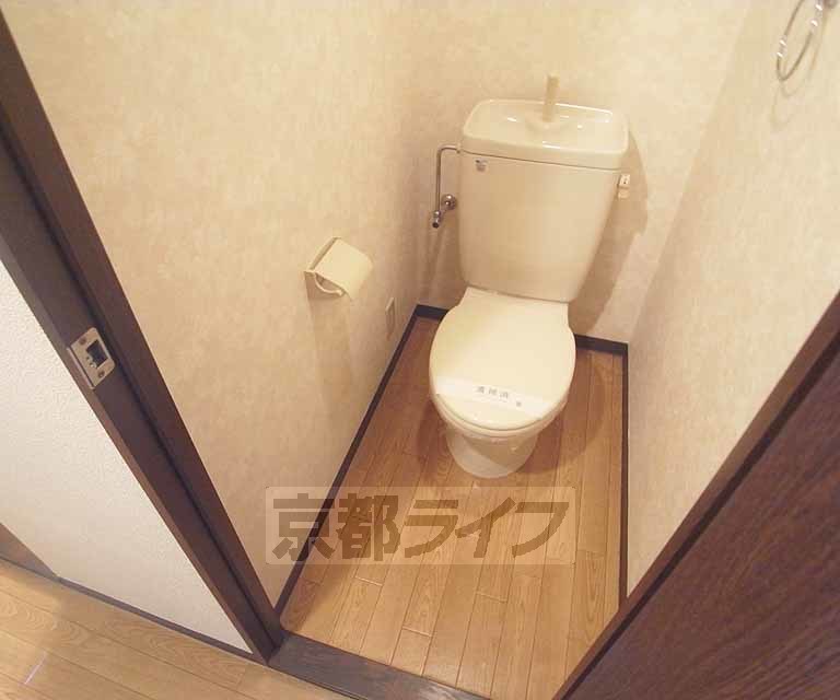 トイレ　広々としたトイレです。