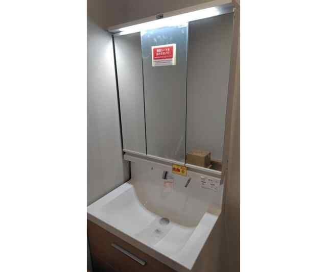 洗面設備　独立洗面台、小物を置くことができて便利です