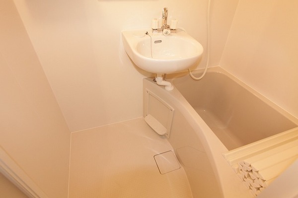 バス・シャワールーム　※現況を優先します。