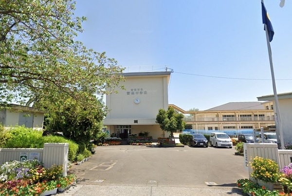 中学校　宮崎市立宮崎中学校（中学校）まで737m