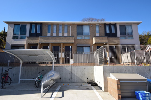 建物外観　～青い空・白い雲～