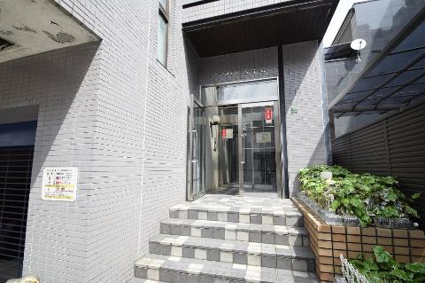 エントランス　外観写真（昼）