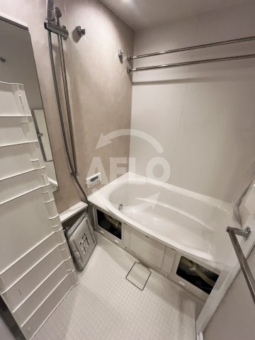 バス・シャワールーム　コンフォリア・リヴ博労町一丁目Q　浴室