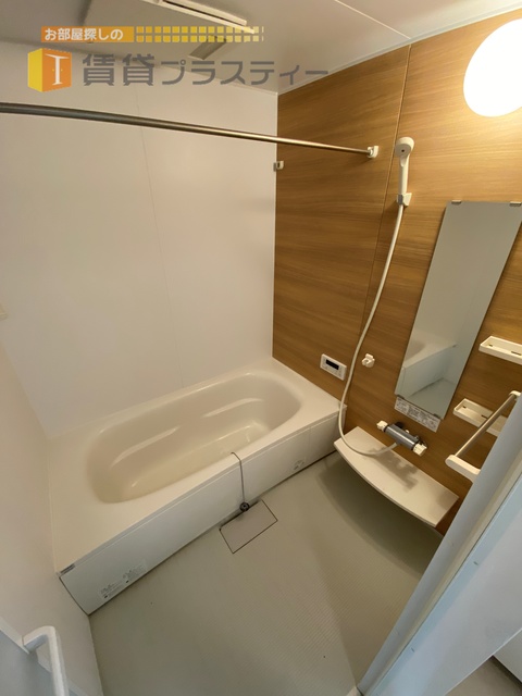 バス・シャワールーム　広々一坪バスルームです。