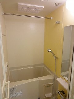 バス・シャワールーム　コンパクトで使いやすいお風呂です