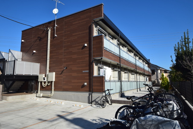 建物外観　～青い空、白い雲～