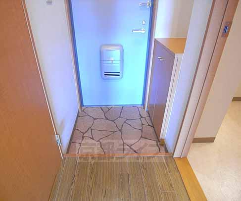 玄関　靴箱付き、玄関もすっきり使えますね