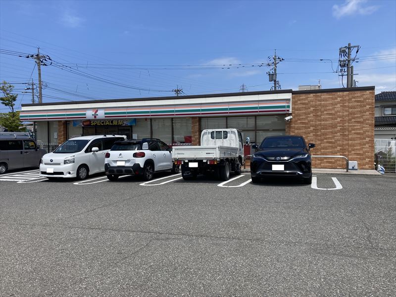 コンビニ　セブンイレブン金沢駅西本町3丁目店（コンビニ）まで454m