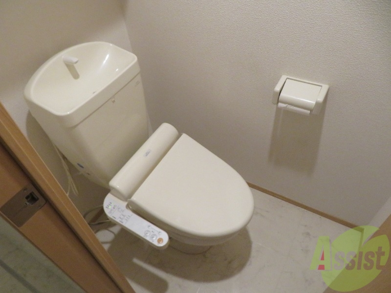 トイレ　トイレはウォシュレット付きです。シャワートイレは嬉しいですね