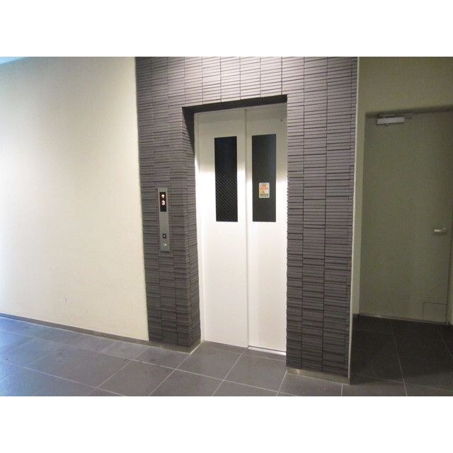 ロビー　エレベーター