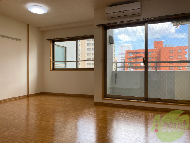 居室・リビング　陽の光が差し込む明るいお部屋は気持がいいですね～