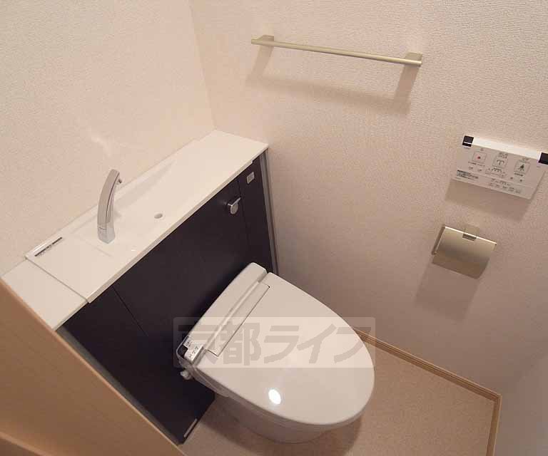 トイレ　ウォシュレット付き・