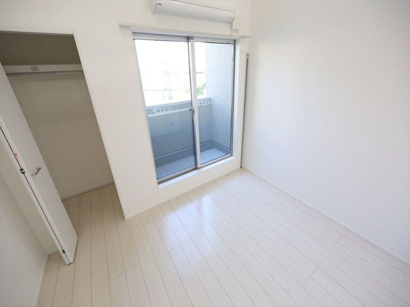 バルコニー　洋室5.6帖　ロフト4.8帖（収納でも使えます）