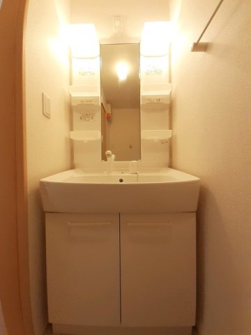 洗面設備　コンパクトで使いやすい洗面所