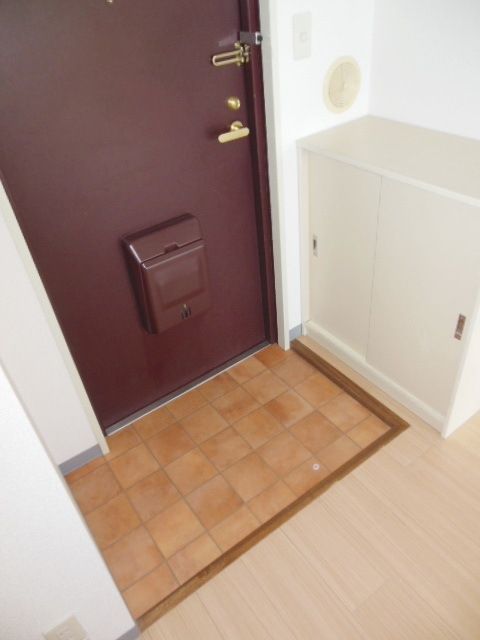 玄関　★オシャレなタイルの玄関です★