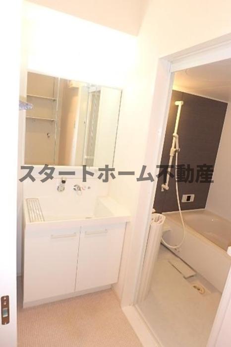 洗面設備　広い洗面スペース