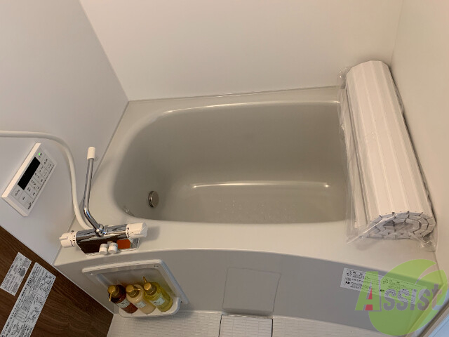 バス・シャワールーム　追い焚き機能付きですのでいつでも温かいお風呂に入れます。