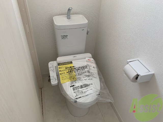 トイレ　ウォシュレットが付いているキレイなお手洗いです。