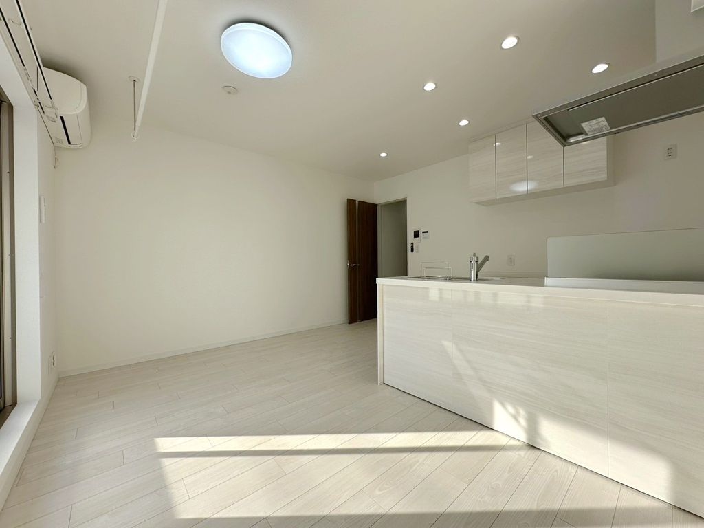 居室・リビング　駐車場