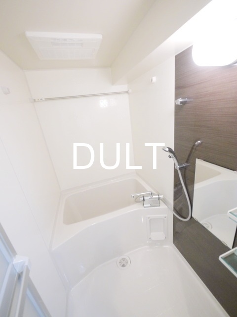 バス・シャワールーム　バスルームです。