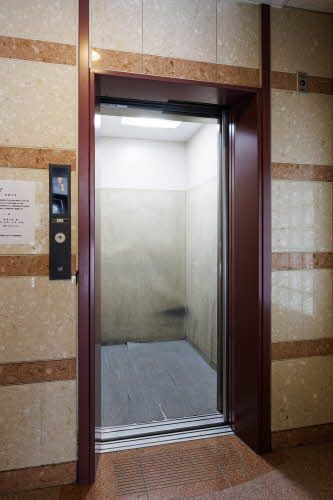 建物外観　エレベーター