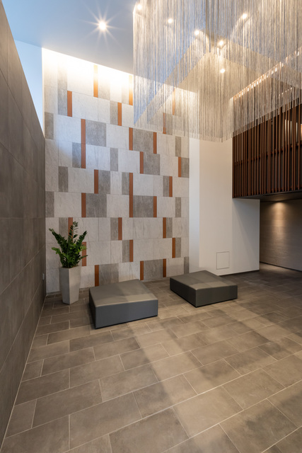 エントランス　落ち着いたエントランスです