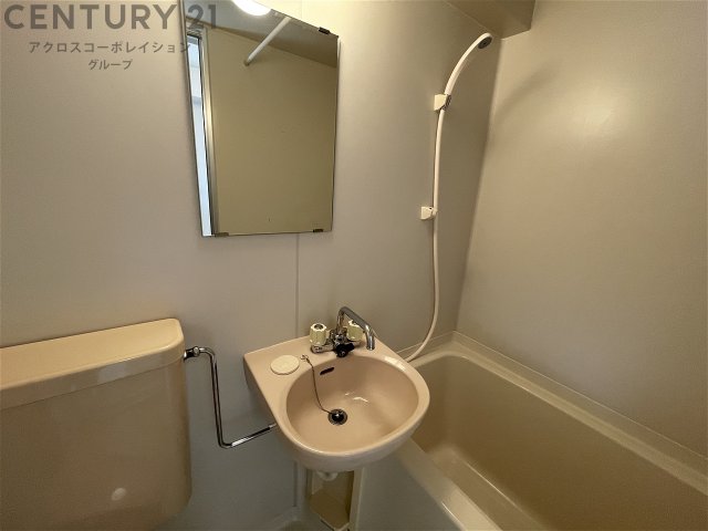 洗面設備　浴室内に洗面台付き！