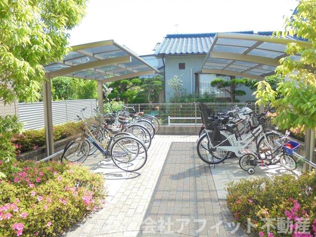 その他共有部分　屋根付き駐輪場