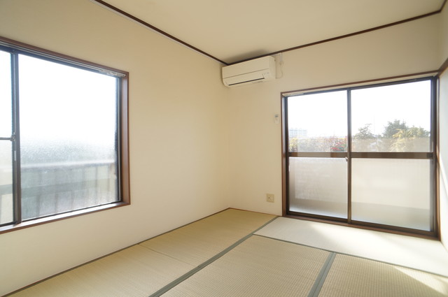 その他部屋・スペース　２面採光なので、明るく風通しのよいお部屋です♪